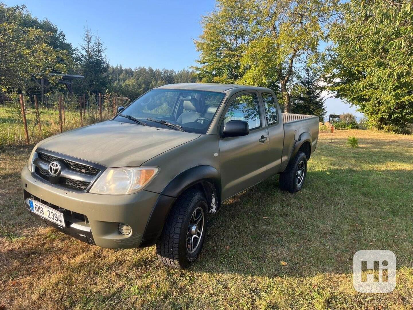 Toyota Hilux 2,5   Toyota Hilux - foto 1