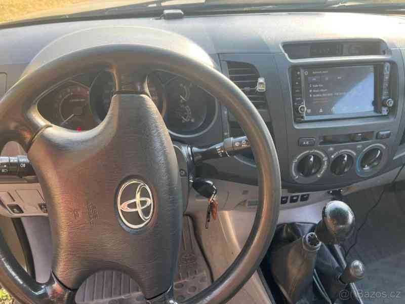 Toyota Hilux 2,5   Toyota Hilux - foto 9