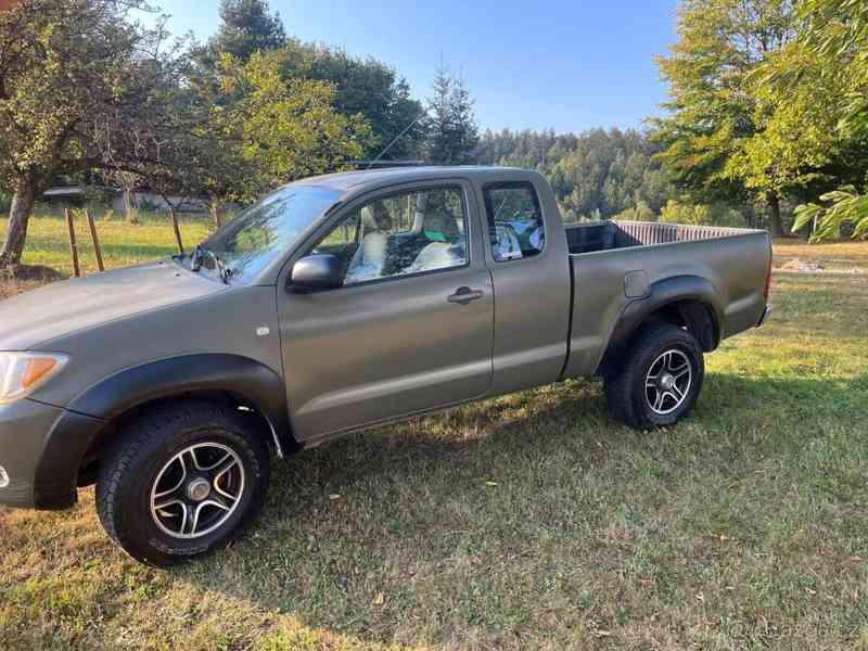 Toyota Hilux 2,5   Toyota Hilux - foto 6