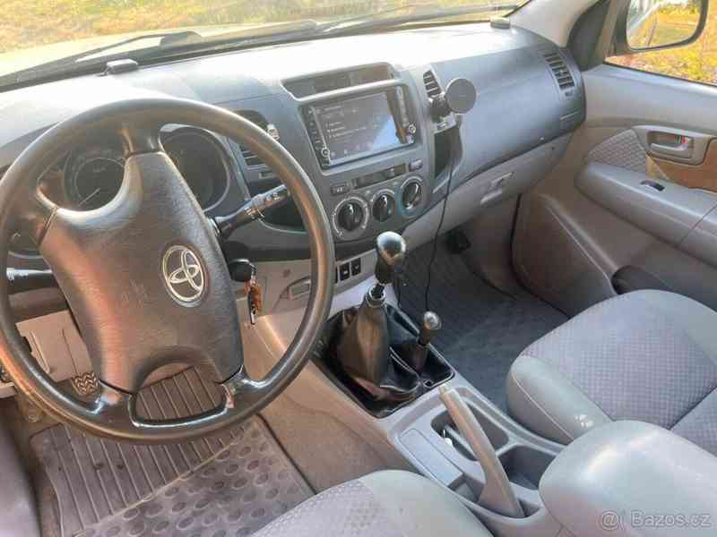 Toyota Hilux 2,5   Toyota Hilux - foto 4