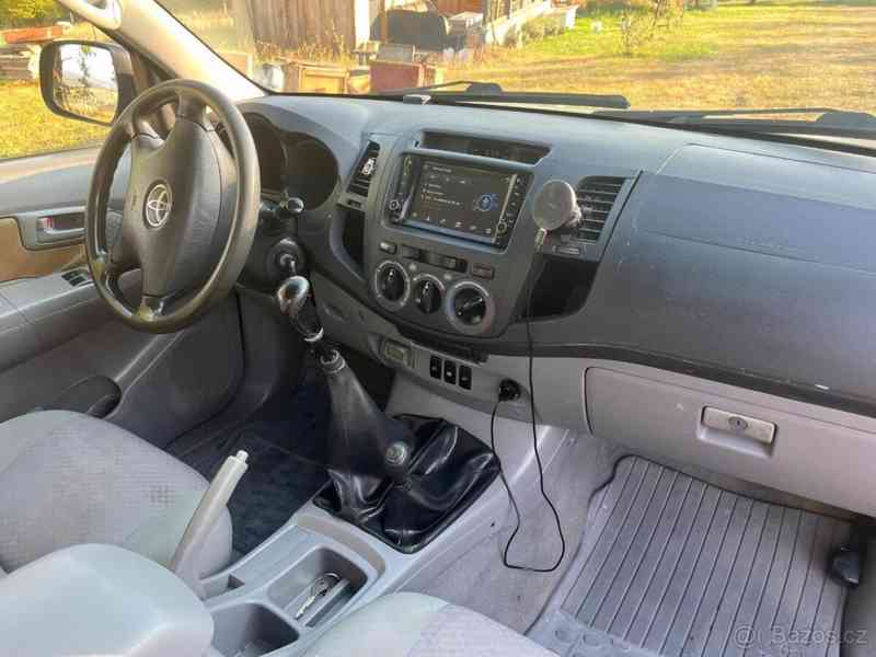 Toyota Hilux 2,5   Toyota Hilux - foto 7