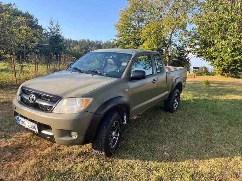 Toyota Hilux 2,5   Toyota Hilux - foto 1