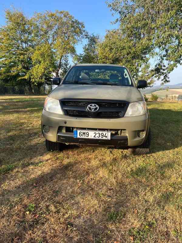 Toyota Hilux 2,5   Toyota Hilux - foto 8