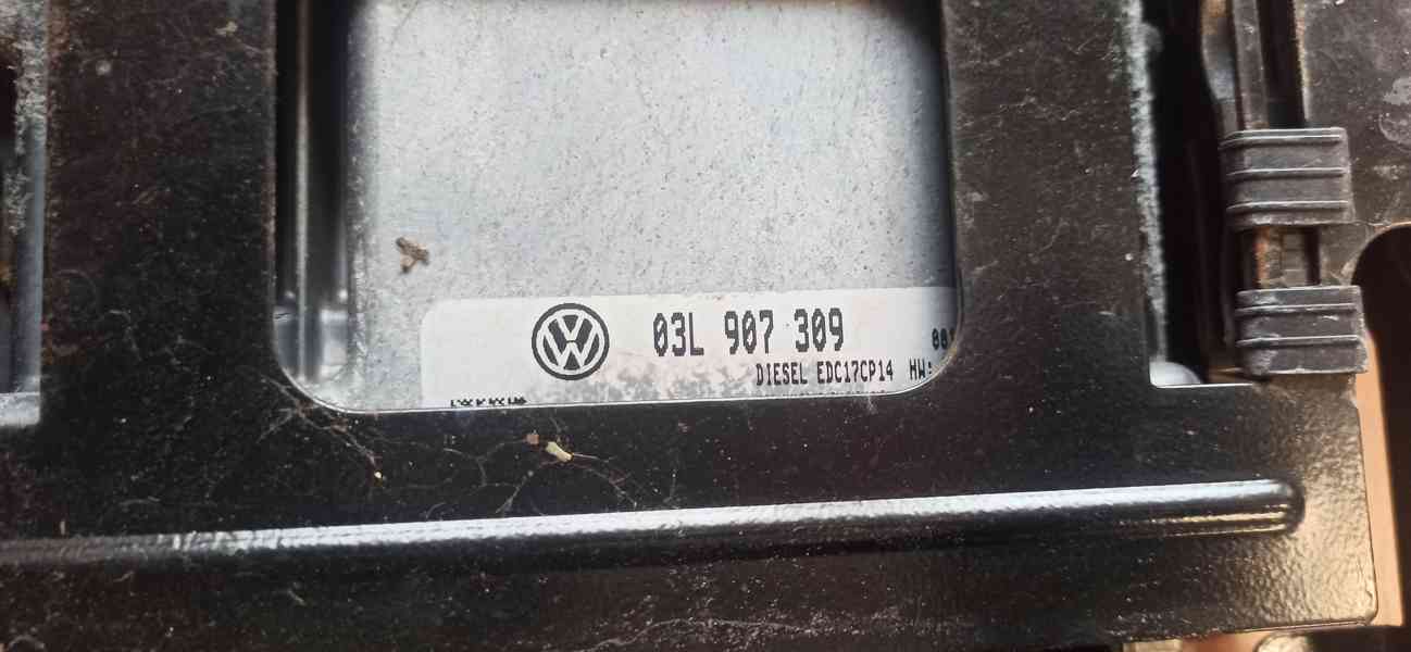 Jednotka motoru VW Passat B6 03L 907 309 - foto 2