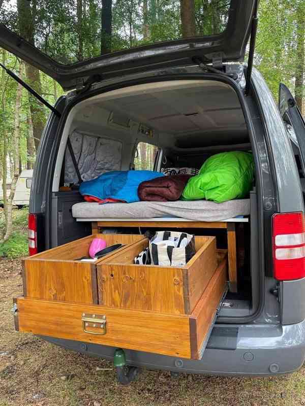 Volkswagen Caddy 1,6   Maxi 7 míst + kempovací vestav - foto 12