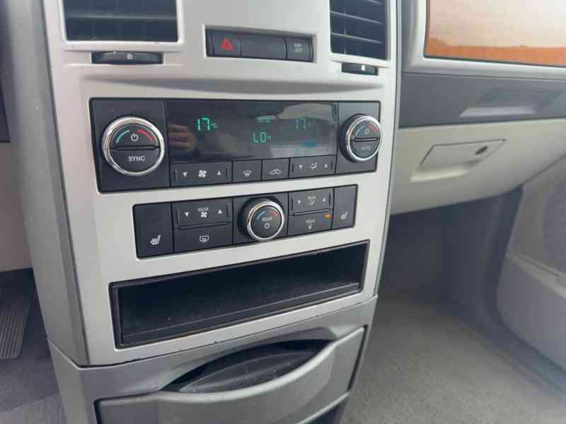 Chrysler Grand Voyager 3,8 V6 LPG Limited 2008 - foto 17