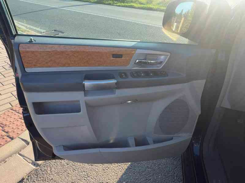 Chrysler Grand Voyager 3,8 V6 LPG Limited 2008 - foto 16