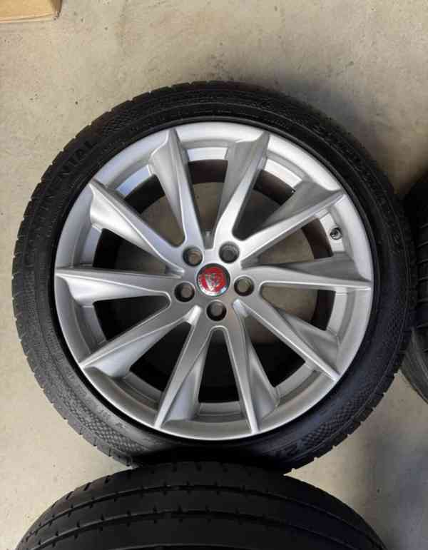 Wheel Type: Genuine Jaguar F-Type 18" Vela alloy wheel, pote - foto 4