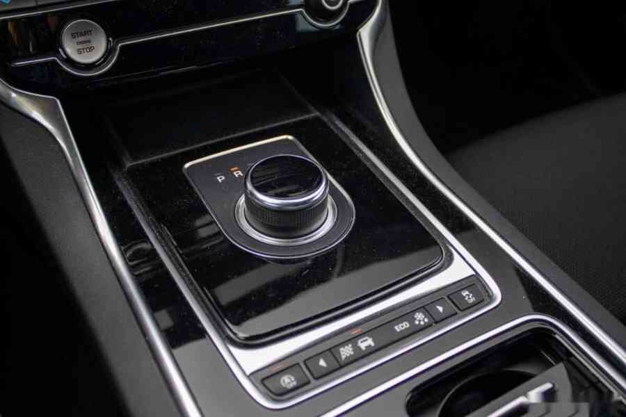 Jaguar XE 2.0 I4P R-Sport AT - foto 20