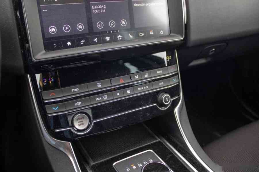 Jaguar XE 2.0 I4P R-Sport AT - foto 18
