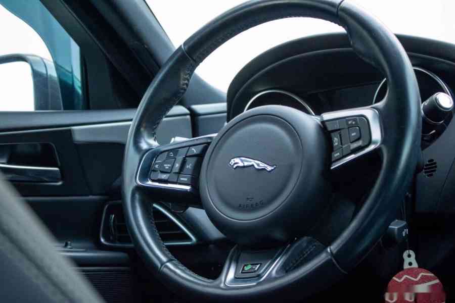 Jaguar XE 2.0 I4P R-Sport AT - foto 13