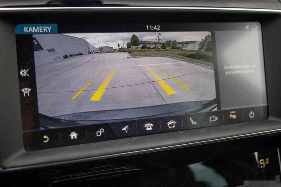 Jaguar XE 2.0 I4P R-Sport AT - foto 17