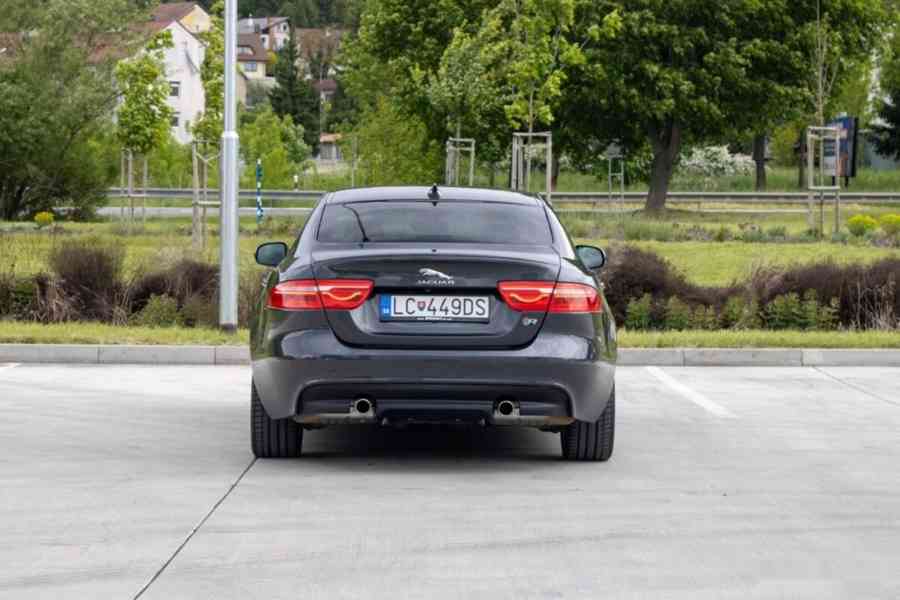 Jaguar XE 2.0 I4P R-Sport AT - foto 6