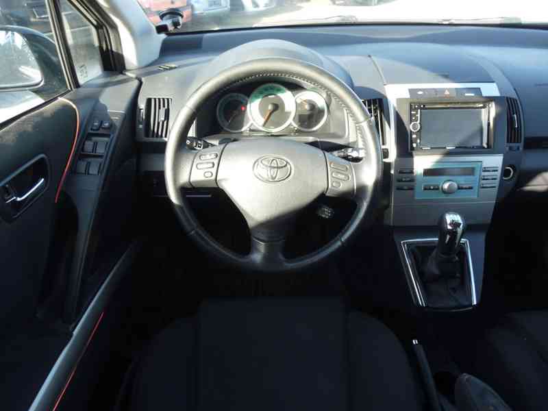 Toyota Corolla Verso 1.8i benzín 7 míst 95kw - foto 14