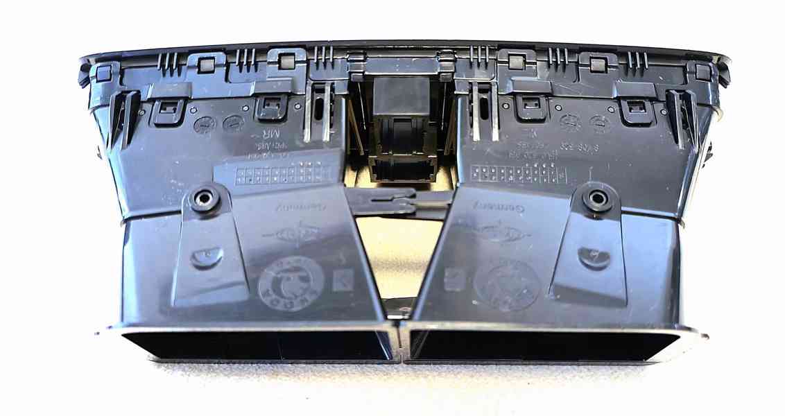 ZÁNOVNÍ výdech topení středový Škoda Yeti 5L0820951 - foto 10