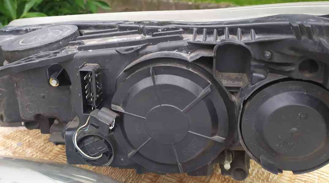 Světlomety CITROËN C5 X7 - foto 3