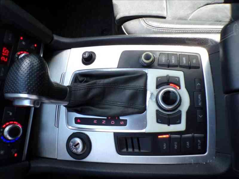 Audi Q7 3,0 TDI S-Line,7míst - foto 7