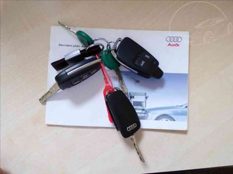 Audi Q7 3,0 TDI S-Line,7míst - foto 17