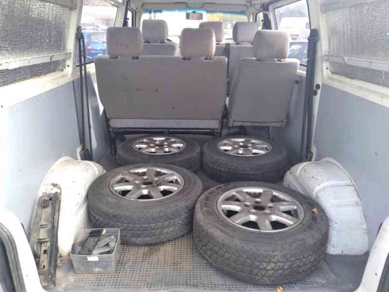 VOLKSWAGEN TRASNPORTÉR T4 2.5 TDI 6 MÍST - foto 18