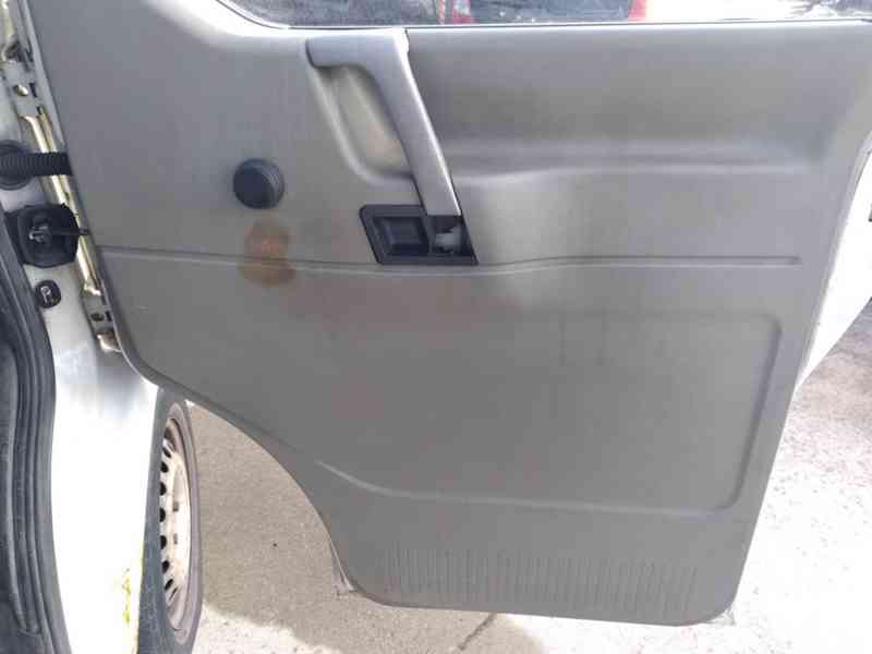 VOLKSWAGEN TRASNPORTÉR T4 2.5 TDI 6 MÍST - foto 22