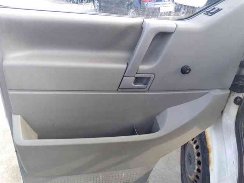 VOLKSWAGEN TRASNPORTÉR T4 2.5 TDI 6 MÍST - foto 21