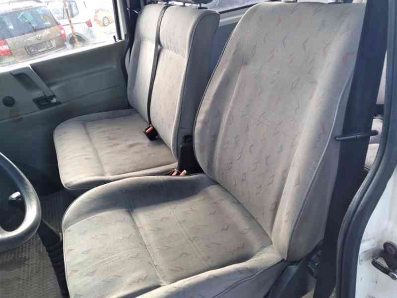 VOLKSWAGEN TRASNPORTÉR T4 2.5 TDI 6 MÍST - foto 11