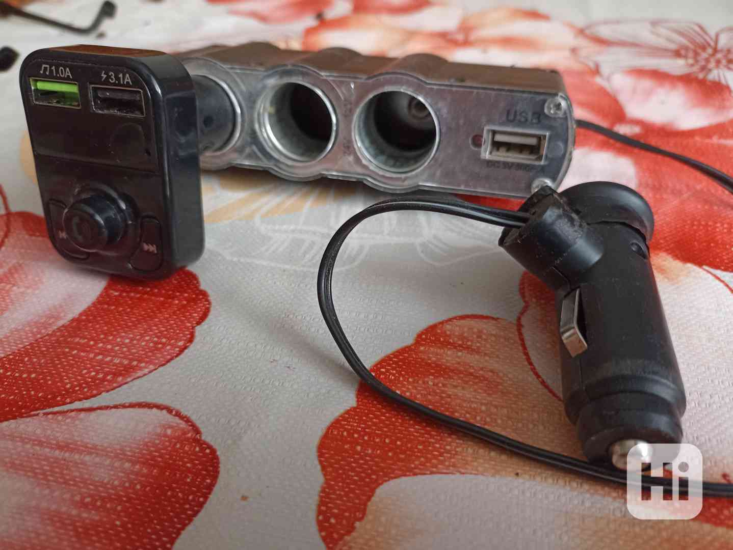 Rozbočovač usb,dobíječka,držák tel - foto 1