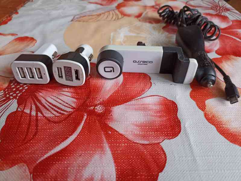 Rozbočovač usb,dobíječka,držák tel - foto 3