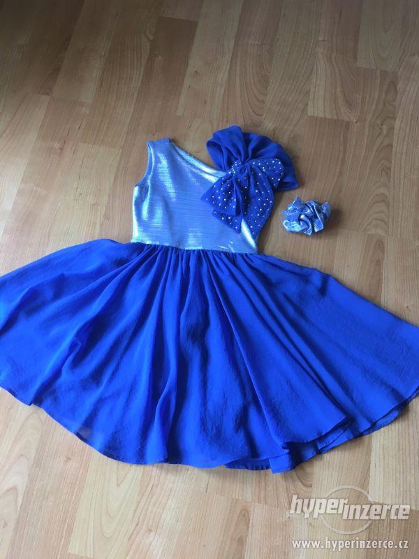 Krásné modré závodní šaty vel.7 let - foto 2