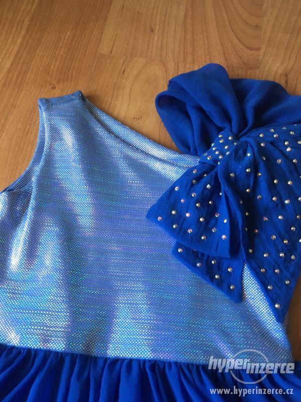 Krásné modré závodní šaty vel.7 let - foto 6