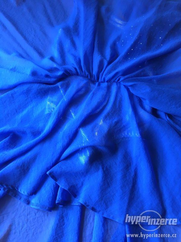 Krásné modré závodní šaty vel.7 let - foto 9
