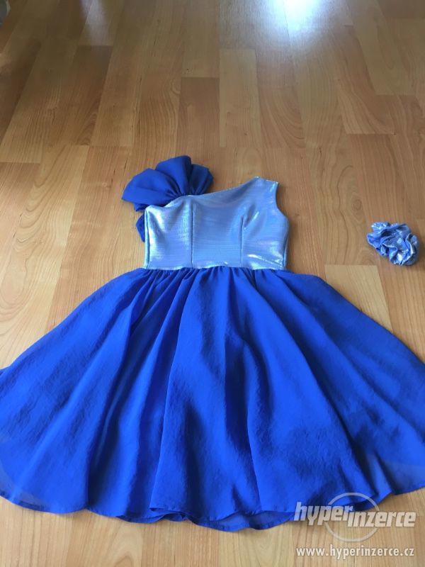 Krásné modré závodní šaty vel.7 let - foto 11
