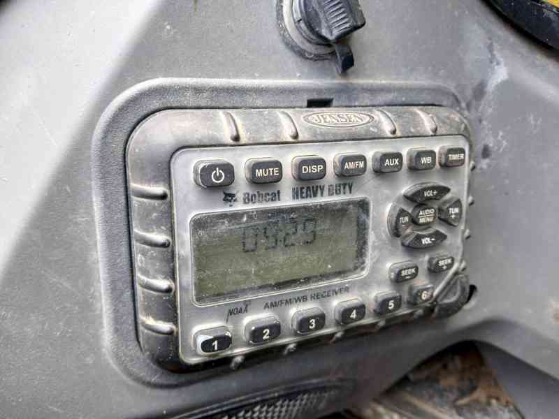 BOBCAT S530, smykem řízený kolový nakladač - foto 11