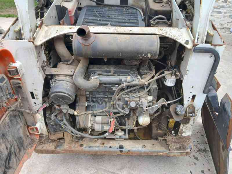 BOBCAT S530, smykem řízený kolový nakladač - foto 15