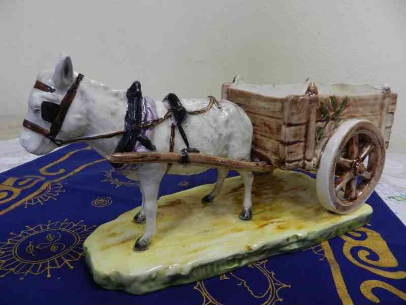 Stará Majolika soška Kůň s Povozem Royal Dux - foto 5