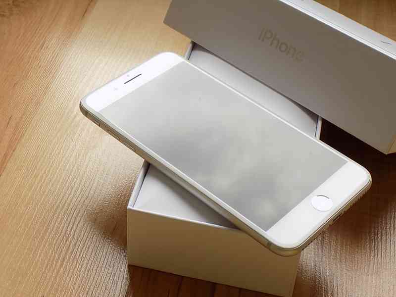 APPLE iPhone 8 PLUS 256GB Silver - TOP STAV - foto 4
