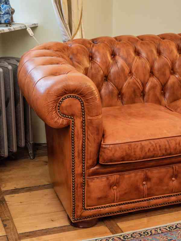 Starožitná sofa Chesterfield dvoumístná - foto 3