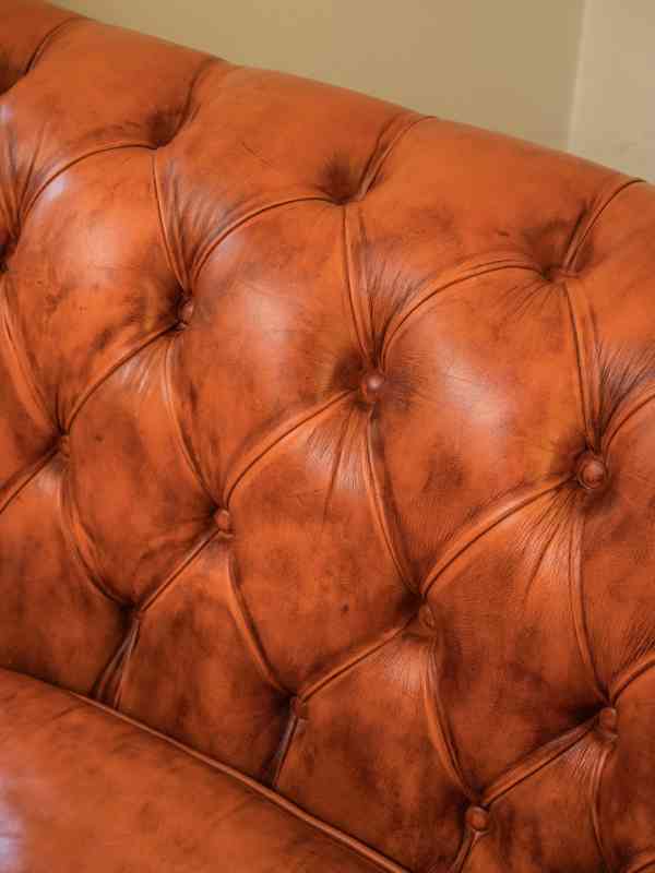 Starožitná sofa Chesterfield dvoumístná - foto 4