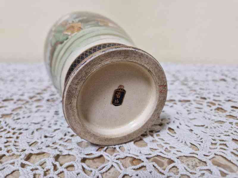 Bohatě zdobená zlacená Váza s Gejšami Satsuma Japonsko - foto 9