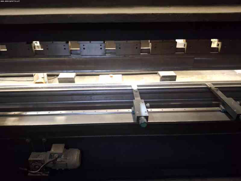 CNC hydraulický ohraňovací lis MTP PBH 125x3200 - foto 3