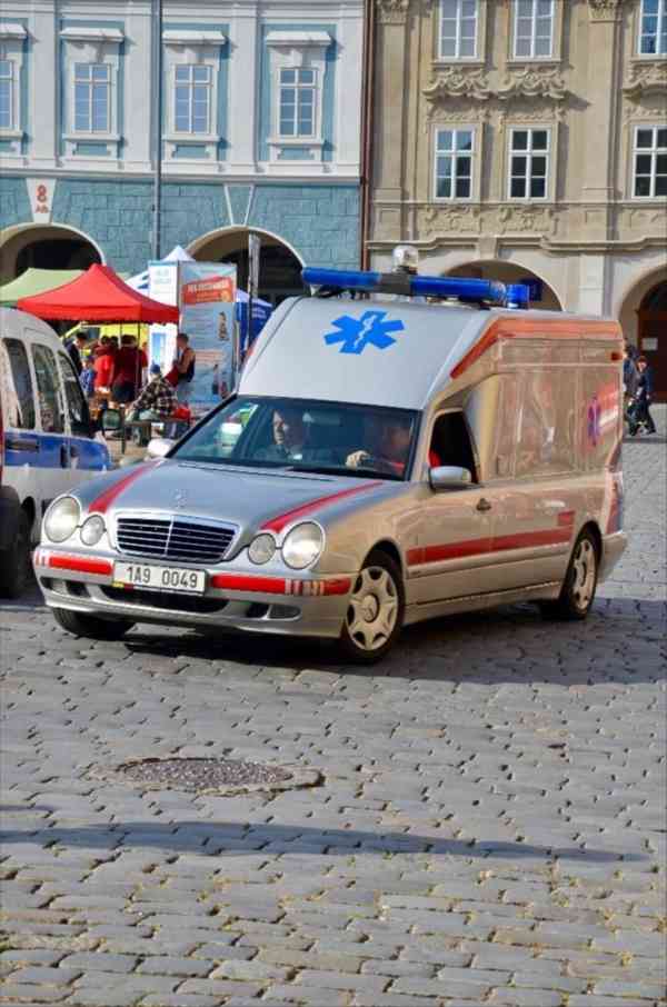 Mercedes-Benz 2,7   Prezidentský sanitní speciál - foto 4