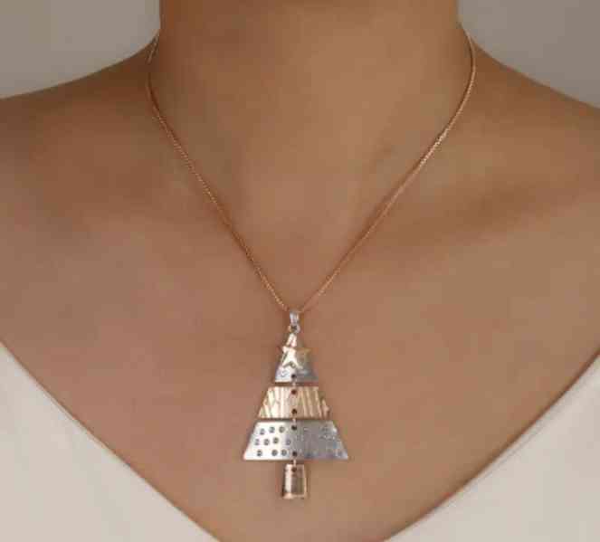 Designový náhrdelník s přívěskem vánočního stromku  - foto 8