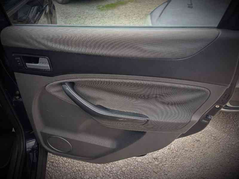 FORD Kuga 2,0TDCi 4X4 Comfort  ČR - foto 19