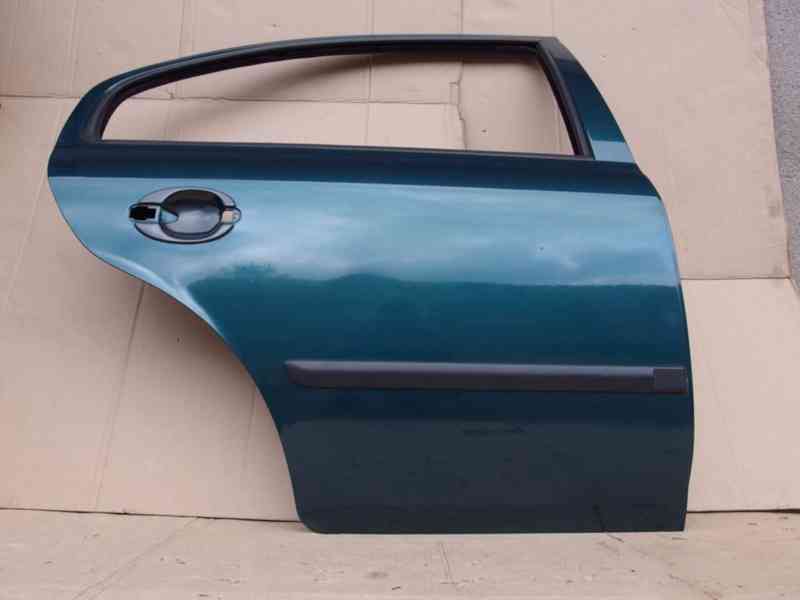 Pravé zadní dveře Škoda Octavia I hatchback - foto 3