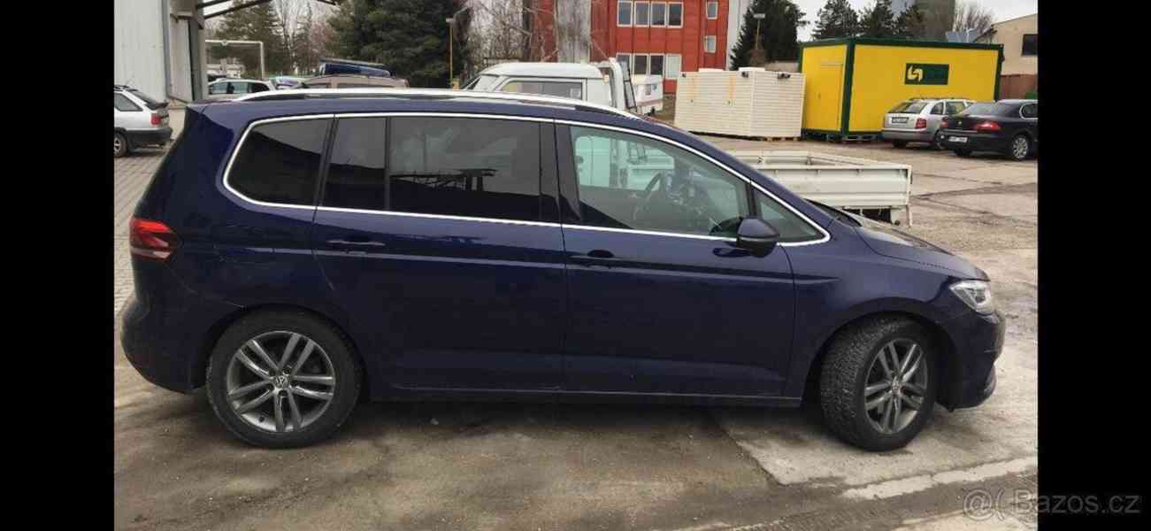 Volkswagen Touran 2,0   tdi (110kw) DSG Highline - foto 2