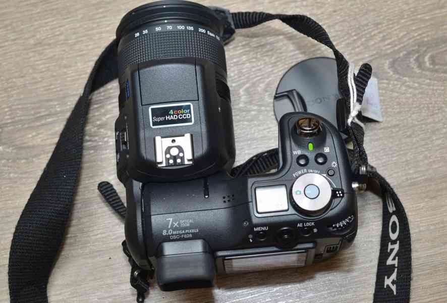 SONY Cyber-Shot DSC-F828 Prof.*8Mpix CCD*7x O.Zoom - foto 4