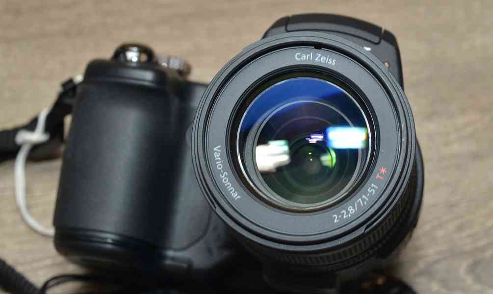 SONY Cyber-Shot DSC-F828 Prof.*8Mpix CCD*7x O.Zoom - foto 3