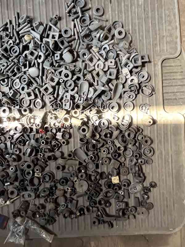 Favorit - Felicia, plastové součásti, krytky atd. - foto 5