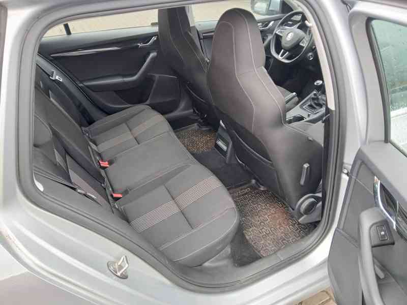ŠKODA Octavia Combi Style 2,0 TDI 110 kW - foto 15