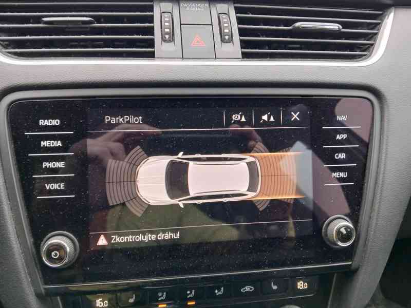 ŠKODA Octavia Combi Style 2,0 TDI 110 kW - foto 23